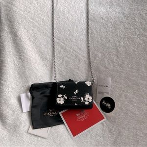 NWT Coach CP344 mini wallet on a chain w/ floral print 🖤🤍🩶